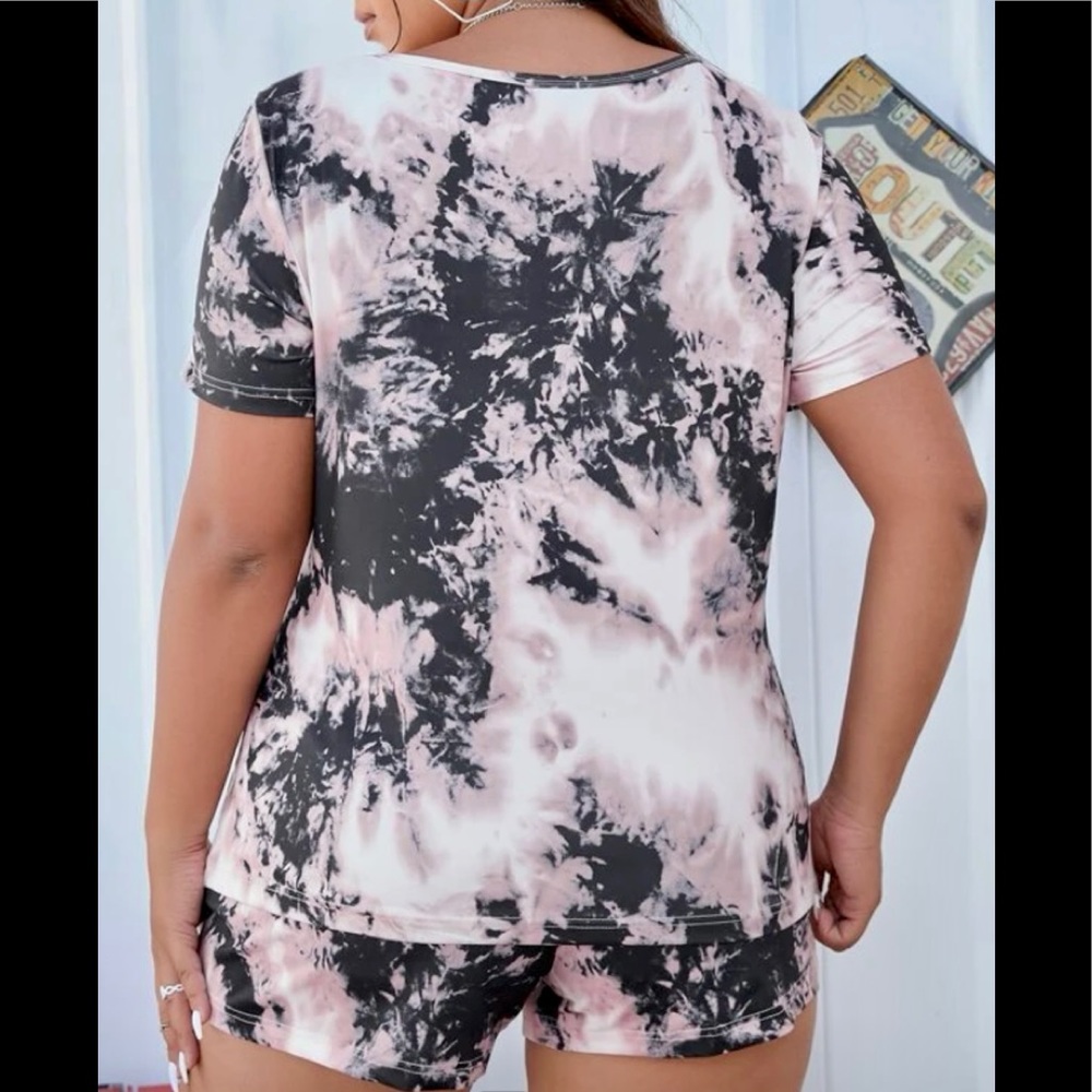 Tie dye shirt and short - Picture 2 of 7